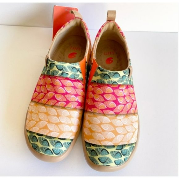UIN Shoes - NWT UIN Slip On Shoes Canvas Comfortable Loafers Womens Bodhi Leaf